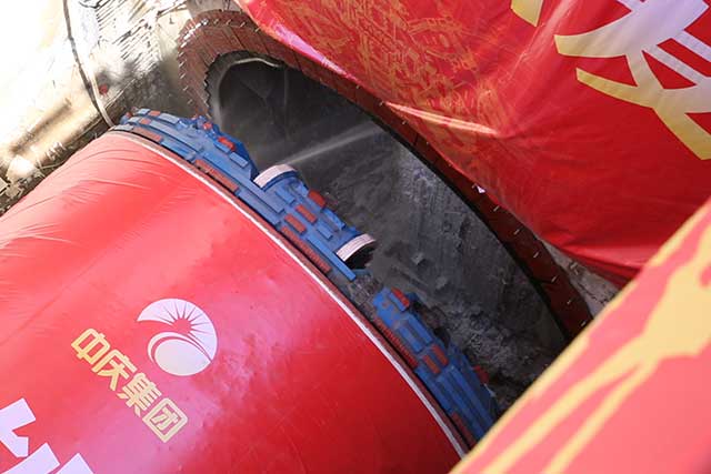 盾構機始發(fā)2.jpg 盾構機始發(fā)2.jpg
