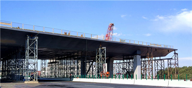 鋼箱梁.jpg 鋼箱梁.jpg