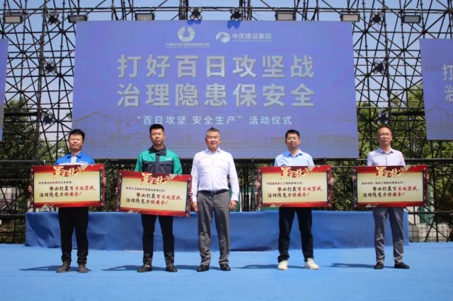 頒發(fā)軍令狀.jpg 頒發(fā)軍令狀.jpg